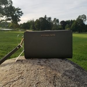 Michael Kors Jet Set Travel Double Zip Wristlet